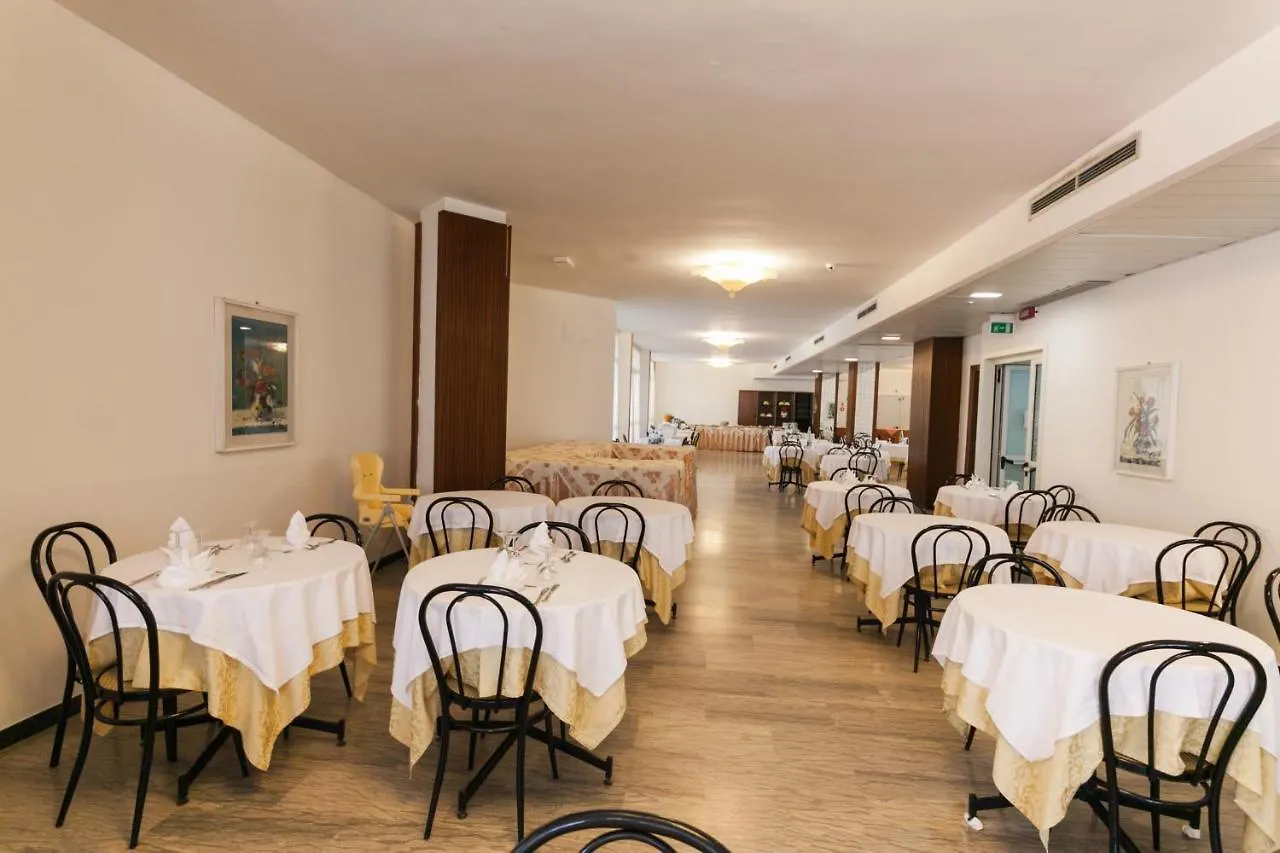 Hotel Diplomatic Cesenatico 3*,